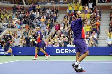 El segundo fue más complicado. Granollers y Zeballos comenzaron más fuertes y consiguieron el quiebre que ponía en desventaja a Farah y Cabal, sin embargo, los número uno del mundo pudieron poner las cosas en orden en el siguiente game, quebraron y con autoridad vencieron en su saque. 