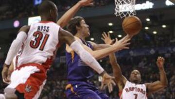 Dragic penetra entre Ross y Lowry.