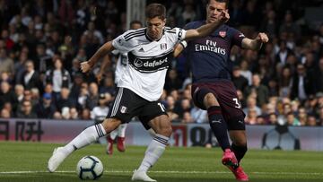 Vietto, cedido por el Atl&eacute;tico, dispara a puerta en el Fulham-Arsenal.