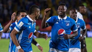 Millonarios celebra un gol. Duvier Riascos principal novedad del equipo azul