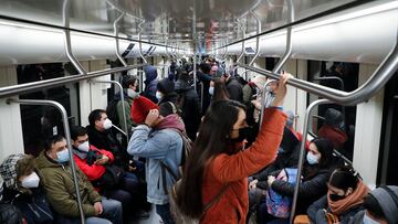 Santiago, 1 de julio de 2021.
Movilidad en el metro de Santiago sin cuarentena

Dragomir Yankovic/Aton Chile