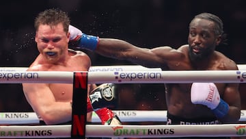 Las Vegas (USA), 14/09/2025.- Terence Crawford (R) of the United States punches Canelo Alvarez (L) of Mexico in the 12th round during their super middleweight world championship fight in Las Vegas, Nevada, USA, 13 September 2025. (Estados Unidos) EFE/EPA/IAN MAULE