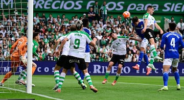 Dani Calvo le ganó la partida a Aldasoro y Mantilla para poner por delante al Oviedo.