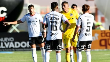 Futbol, Cobresal vs Colo Colo.
Fecha 9, campeonato Nacional 2023.
Los jugadores de Colo Colo, centro, se lamentan tras el gol de Cobresal durante el partido de primera división disputado en el estadio El Cobre en El Salvador, Chile.
18/03/2023
Alejandro Pizarro Ubilla/Photosport


Football, Cobresal vs Colo Colo.
9nd turn, 2023 National Championship.
Colo Colo’s players, lcenter, react after Cobresal’s goal during the first division match at the stadium El Cobre in El Salvador, Chile.
18/03/2023
Alejandro Pizarro Ubilla/Photosport