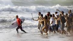 Aritz Aranburu vence a Slater