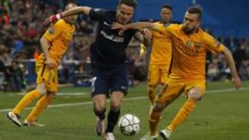 El defensa del FC Barcelona Jordi Alba y el centrocampista del Atlético de Madrid Saúl Ñíguez.