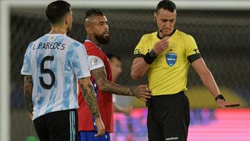 "No veo intención": el diálogo del árbitro y el VAR en el penal de la Roja