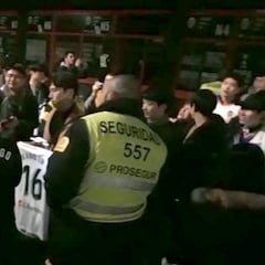 Encuentre las diferencias con el resto de fans: el llamativo vídeo de los coreanos y Kang in Lee