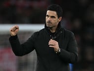 Arsenal's Spanish manager Mikel Arteta celebrates on the pitch after the English Premier League football match between Arsenal and Sunderland at the Emirates Stadium in London on February 7, 2026. Arsenal won the game 3-0. (Photo by Glyn KIRK / AFP) / RESTRICTED TO EDITORIAL USE. No use with unauthorized audio, video, data, fixture lists, club/league logos or 'live' services. Online in-match use limited to 120 images. An additional 40 images may be used in extra time. No video emulation. Social media in-match use limited to 120 images. An additional 40 images may be used in extra time. No use in betting publications, games or single club/league/player publications. /