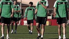 <b>COMO EN CASA. </b>Marcelino dirigió ayer en Palma un entrenamiento previo al partido de hoy.