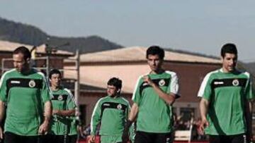 <b>COMO EN CASA. </b>Marcelino dirigió ayer en Palma un entrenamiento previo al partido de hoy.