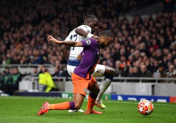 Raheem Sterling y Moussa Sissoko.