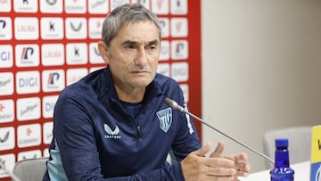 LEZAMA (BIZKAIA), 12/09/2025.- El entrenador del Athletic de Bilbao, Ernesto Valverde, ha comparecido este viernes en rueda de prensa en la víspera del partido liguero contra el Alavés. EFE/ Miguel Toña
