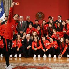 La Roja femenina es recibida en La Moneda tras su clasificación