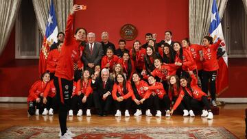 La Roja femenina es recibida en La Moneda tras su clasificación