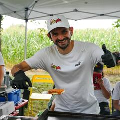 La reacción viral de un grupo de personas de La India al ver la higiene de un puesto de arepas colombianas: “Es demasiado”