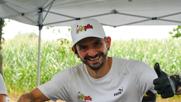 Este es Jorge, el colombiano que vende arepas con leche condensada en Canadá.
