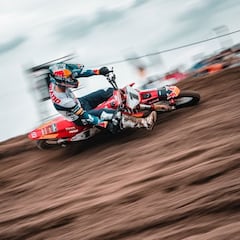 Herlings y Prado aprietan a Gajser