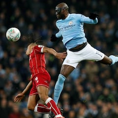 Mangala y Costa completarán la defensa del Valencia esta semana