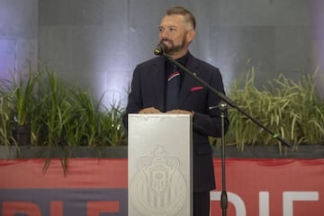 José Luis Higuera durante la presentación de Oribe Peralta como refuerzo de Chivas para el Apertura 2019.