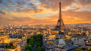 A Spanish influencer traveled to the French capital, where he paid an extraordinary price for a Coca-Cola.