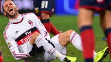 Pazzini se lesionó a los 25 minutos de iniciarse el Genoa-Milan (0-2). Tres minutos antes marcó el primer gol de su equipo.