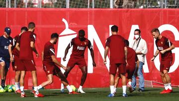 Imagen de un entrenamiento del Sevilla de esta semana.