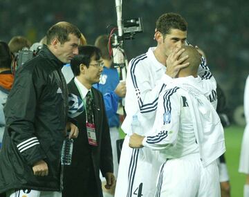 El Real Madrid se enfrenta al Club Olimpia (Paraguay) en la final de la Copa Intercontinental de 2002. El marcador quedó 2-0 para los blancos. en el estadio Internacional de Yokohama.