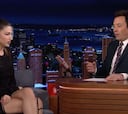 Úrsula Corberó le cuenta a Jimmy Fallon la devoción de Madonna por 'Tokio'