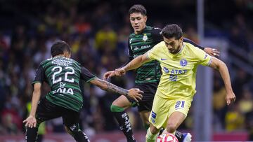 (L-R), Ronaldo Prieto of Santos and Henry Martin of America during the game America vs Santos, corresponding Round 05 the Torneo Apertura 2022 of the Liga BBVA MX at Azteca Stadium, on September 14, 2022.

<br><br>

(I-D), Ronaldo Prieto de Santos y Henry Martin de America durante el partido America vs Santos, correspondiente a la Jornada 05 del Torneo Apertura 2022 de la Liga BBVA MX en el Estadio Azteca, el 14 de Septiembre de 2022.