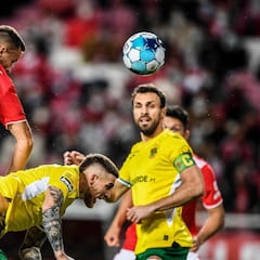 João Mário y Grimaldo dan la victoria al Benfica