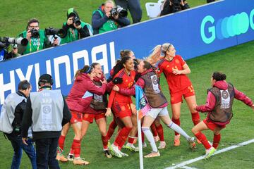 Salma Paralluelo celebra con todas sus compañeras su gol ante Países Bajos que a la postre sería definitivo para el pase a semifinales del Mundial.