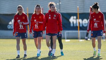 Sheila Garc&iacute;a, Olga Carmona, Esther Gonz&aacute;lez and Luc&iacute;a Garc&iacute;a durante un entrenamiento en Las Rozas.