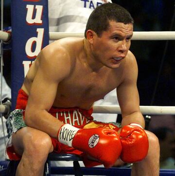 - 'La Leyenda' logró una impresionante marca de 107 victorias, 86 por nocaut, seis derrotas y dos empates. Nacido en Ciudad Obregón, Sonora, se mantuvo invicto hasta su combate 89, en el que perdió con Frankie Randall. Derrotó a estrellas como Héctor 'Macho' Camacho y Meldrick Taylor, éste último, considerado uno de los mejores combates de la historia, definido por un fulminante nocaut técnico en el último suspiro del último asalto. El 20 de febrero de 1993, su pelea contra Greg Haugen convocó a más de 150 mil personas al Estadio Azteca. Aún es considerado uno de los mejores boxeadores de todos los tiempos.