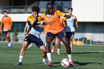 Mendy se ha ejercitado con el grupo y tiene luz verde para Anoeta.