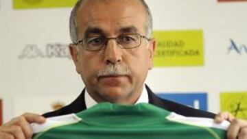 <strong>PRESENTACIÓN.</strong> Tapia, presentado como nuevo entrenador del Real Betis.