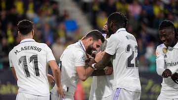 Real Madrid's Spanish defender Nacho Fernandez (2L) celebrates with teammates scoring his team's first goal during the Spanish league football match between Cadiz CF and Real Madrid CF at the Nuevo Mirandilla stadium in Cadiz on April 15, 2023. (Photo by CRISTINA QUICLER / AFP)