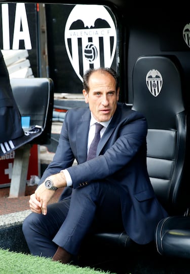 El entrenador español llegó al banquillo del Valencia por quinta vez en su carrera tras la salida de Cesare Prandelli en diciembre de 2016. En esta ocasión estuvo al frente del equipo durante 25 partidos, su etapa más larga hasta la fecha. El equipo acabó la temporada decimosegundo. Al finalizar la campaña se hizo oficial su nuevo cargo en el club como Director de Organización del primer equipo.