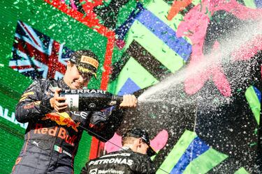 Checo Pérez llegó a seis podios con Red Bull
