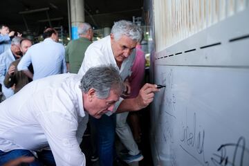 Fernando Romay y Fernando Arcega durante el homenaje a la selección española de baloncesto, medalla de plata en Los Ángeles 84.