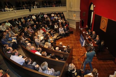 Jesús Villanueva presenta su libro entre ilustres zaragocistas