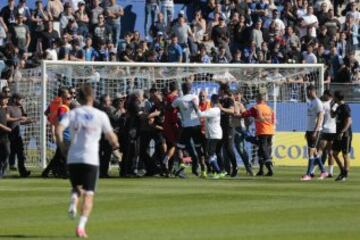 Las imágenes del ataque de los ultras del Bastia a jugadores del Lyon