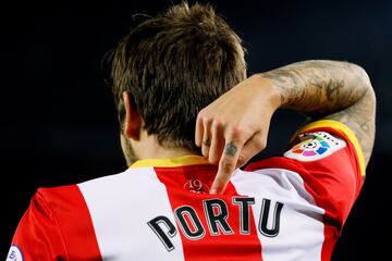 0-1. Portu celebr¨® el primer gol.