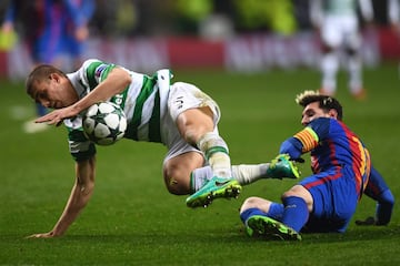 Lionel Messi y Jozo Simunovic.