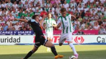 Cartabia conduce el balón durante el partido.