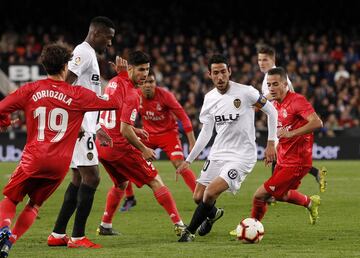 Dani Parejo entre Marco Asensio y Lucas Vázquez.