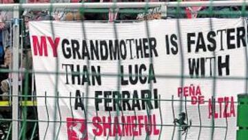 <b>UNA ABUELA EN LAS PANCARTAS DE SPA</b> Badoer se marcó un trompo, volvió en moto y llegó cabizbajo a los boxes. En las gradas una pancarta en inglés: Mi abuela es más rápida que Luca con el Ferrari. Y al lado... el Atleti.