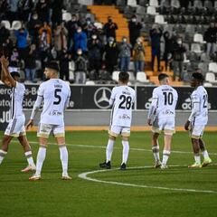 "Tienen que lavar la ropa con el gel que dejan los árbitros"