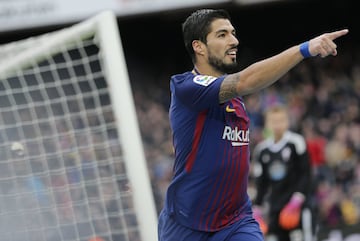 Luis Suarez makes it 2-1. Min.61