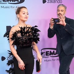 La cantante Rita Ora y el director Taika Waititi se casan en Londres